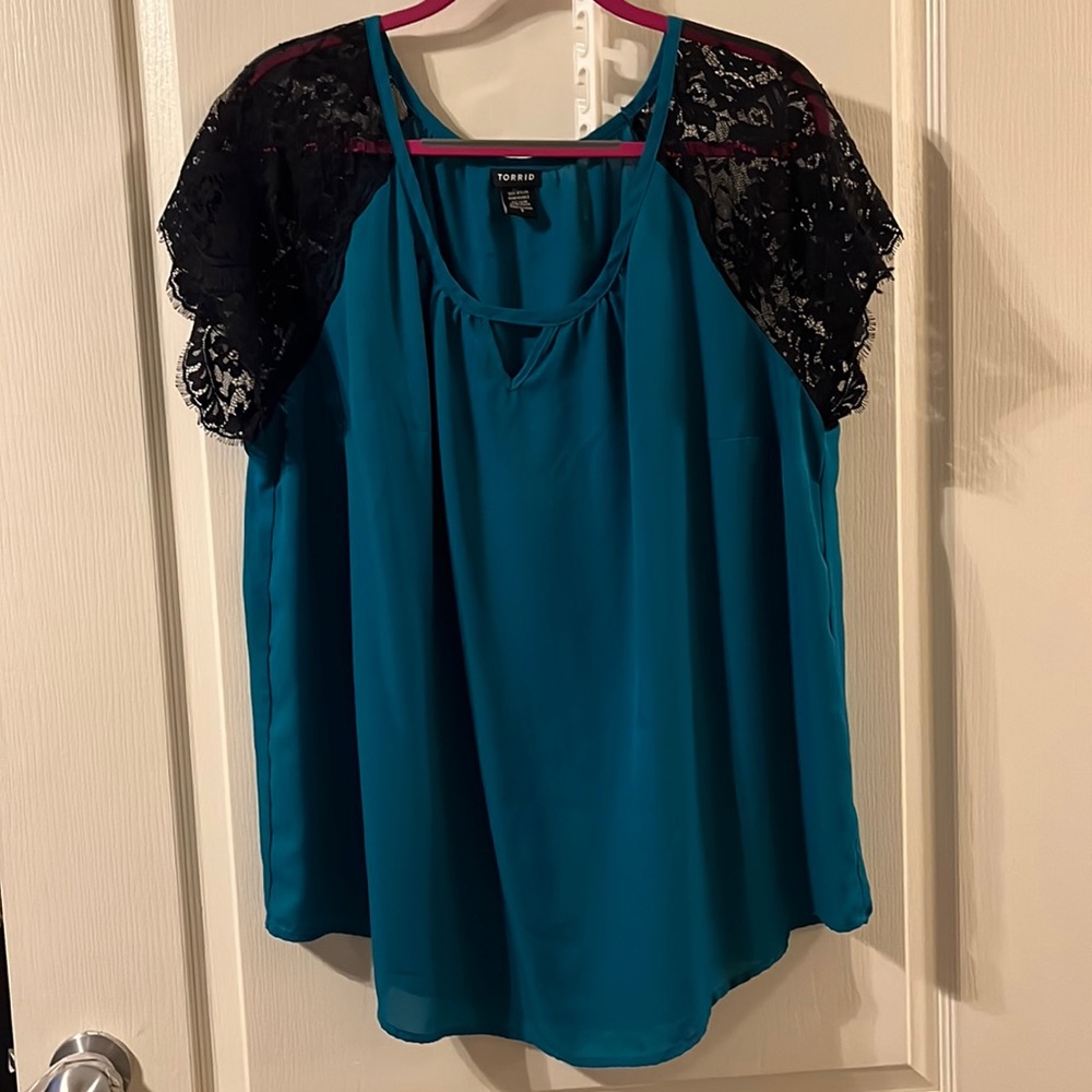 Super cute T-shirt blouse with lace sleeves.. torrid size 3.. like new!!